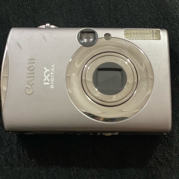 Canon IXY DIGITAL camera - Picture 7 of 14